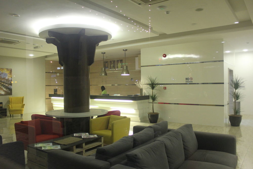 The Inn Bintulu Bagian luar foto