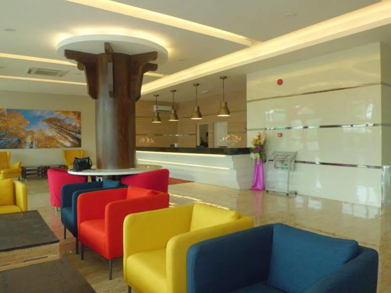 The Inn Bintulu Bagian luar foto