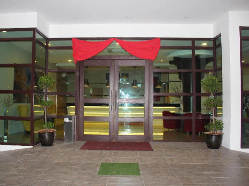 The Inn Bintulu Bagian luar foto